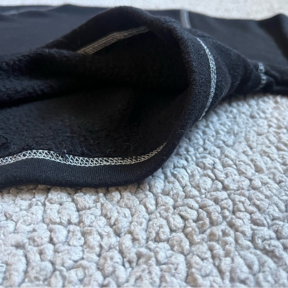 PrettyLittleThing Black Contrast Stitch Crop Sweatshirt - Picture 5 of 9